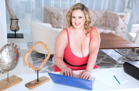 bbw sit on spacehopper sexy naked pic