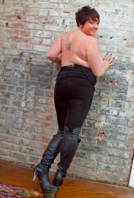 beautiful curvy women real naked adult pics