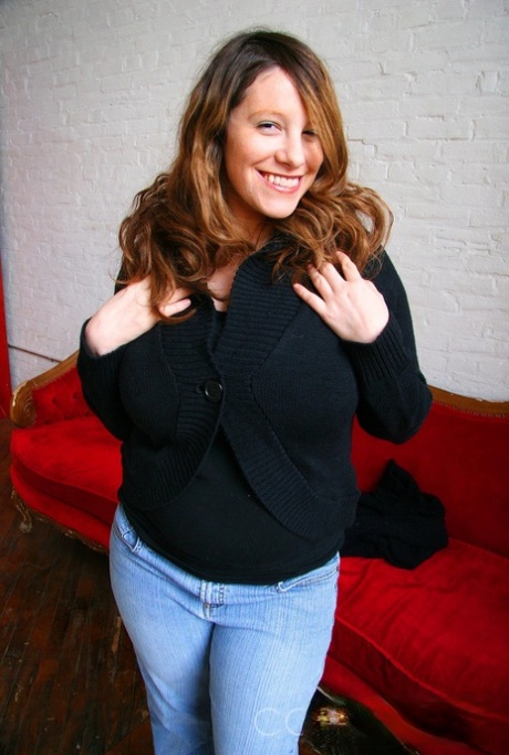 curvy spreading sex archive