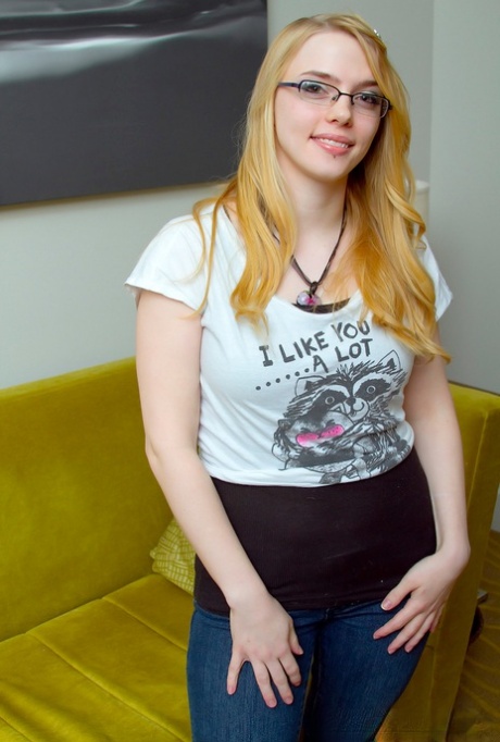 fat girl with small breasts hot sex picture