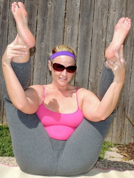 milf thick ass booty shorts top pictures