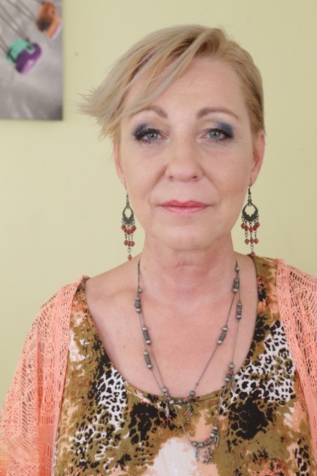 elderly fat grandma naked pornographic gallery
