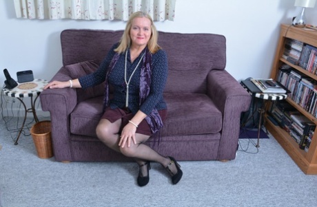 curvy woman sexy legs high heels naked gallery
