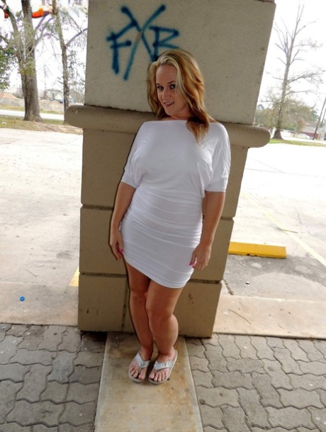 curvy real estate agent babe paid for a fuck on camera sexy xxx img