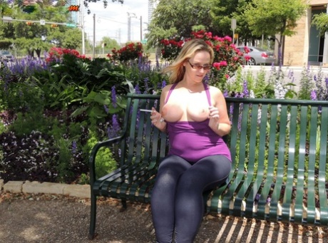 curvy egirl free naked image