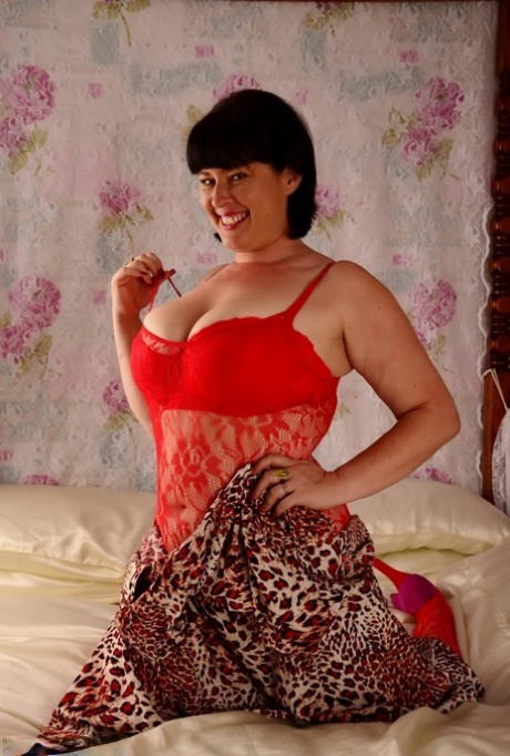 thick lesbian sex hot image