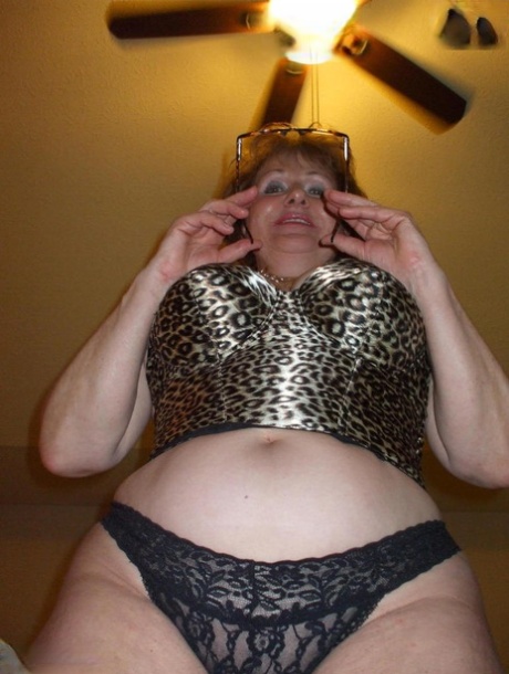 curvy teen knows how to suck dongs xxx images