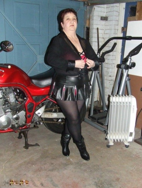 my fat girl friend playing sexy naked img