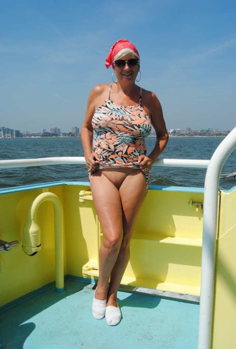 bbw gets dildoed by lesbian hooker free naked picture