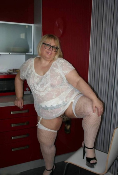 sexy curvy blonde babe porn hot porn picture