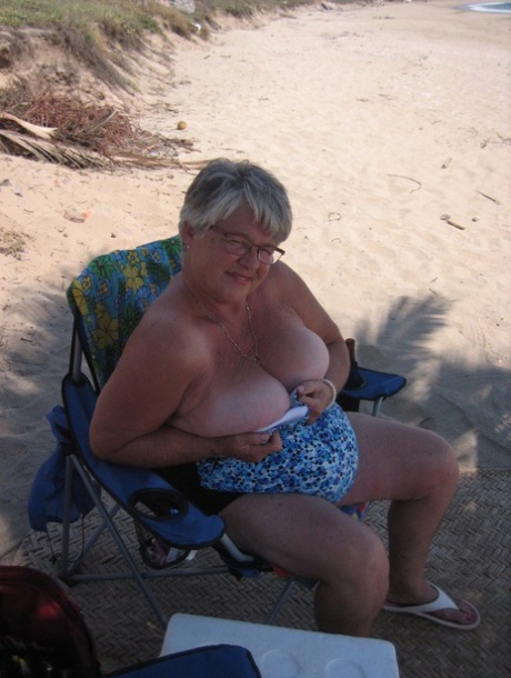 chubby girl gets a cock in her tight pussy beautiful porn img