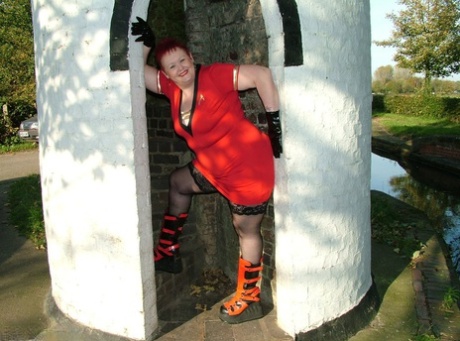 fat milf savannah star plays with dildo and vibrator till naked images