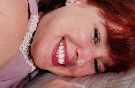 voluptuous violette pink gets crotch licked pornos pic
