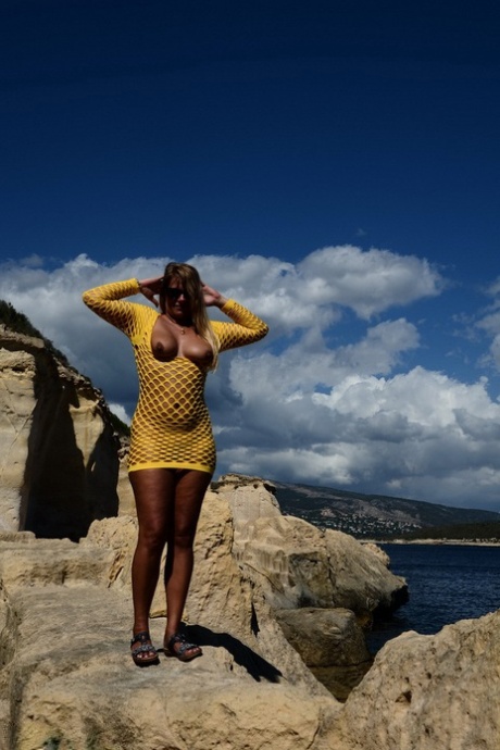 outstanding golden haired knows how to handle a thick prick beautiful xxx photos
