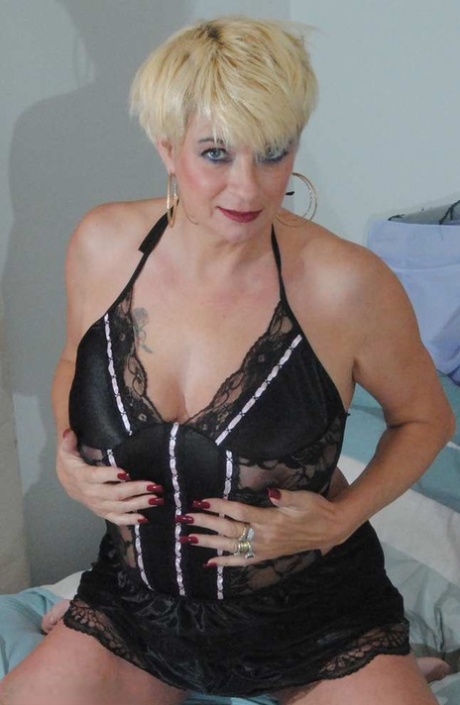 some guy enjoys in his chubby girlfriend hot nude picture