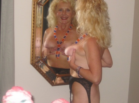 curvy sharon farts art naked photo