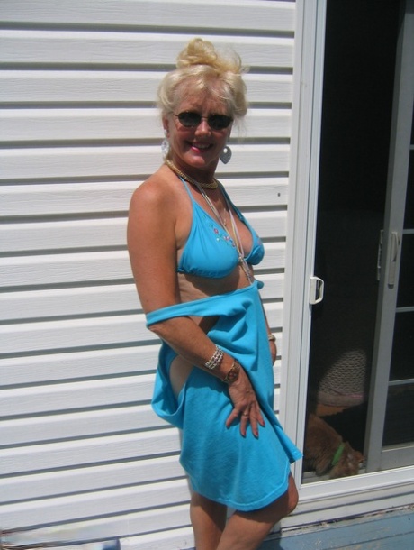 pale bbw granny erotic pictures