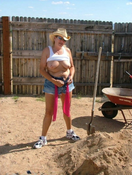 thick blonde pussy porn pics