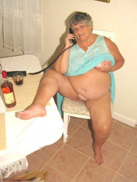 chubby bbw fucking dildo and cumming erotic img