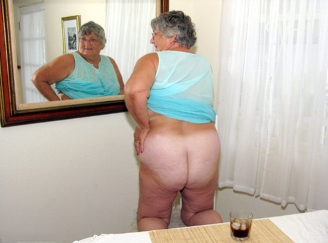 plump white chick has her asshole fucked free nude gallery