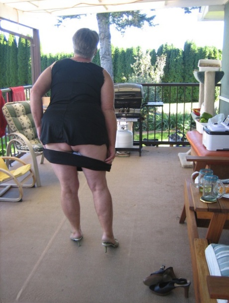 mom and hot beautiful thick blonde milf hailey james hot naked picture