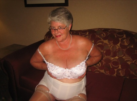 plump nude older women pornographic pics