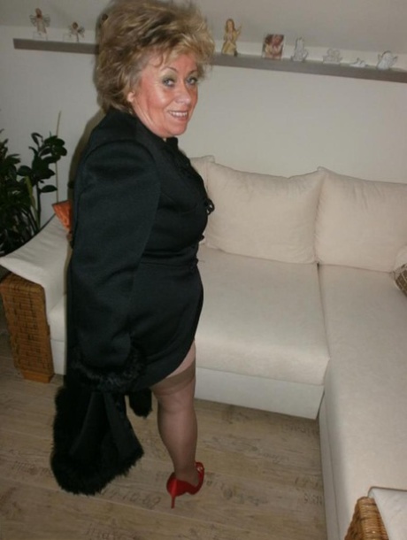 fat thin housewife lesbian naked img