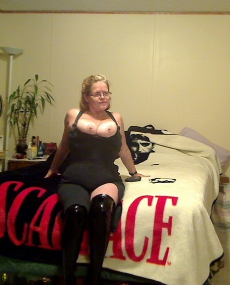 fat guy fetish pornographic image