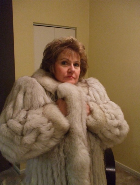 fat online granny solo sexy naked pictures