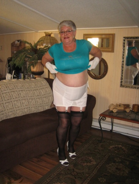 thick n busty galley art porn galleries