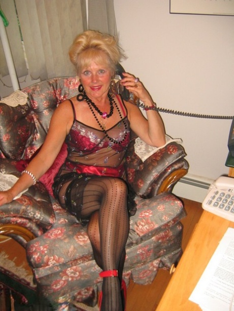 sexx sofa big assh her free sexy images