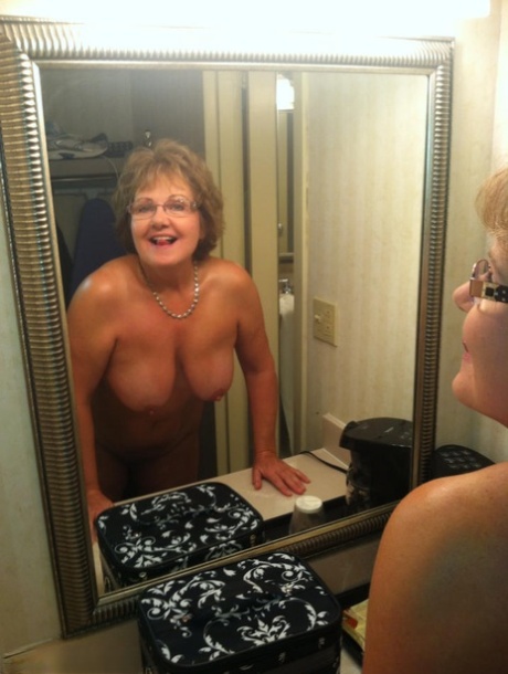 bbw latina with glasses free nude gallery
