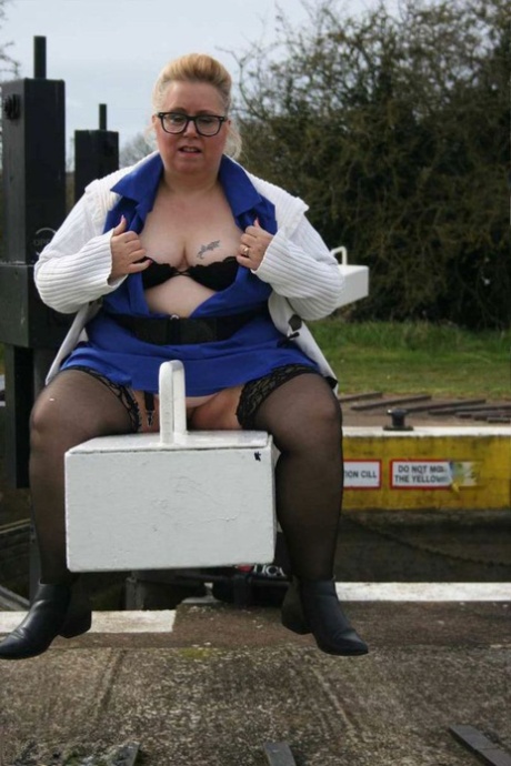 fat girls expose big bum hot porn photos