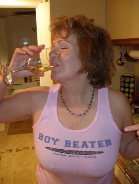 chubby granny gets anal action hot nude images