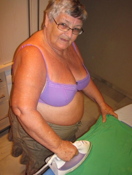 chubby mature mistress free porn image