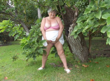 moms big booty tanga free xxx image