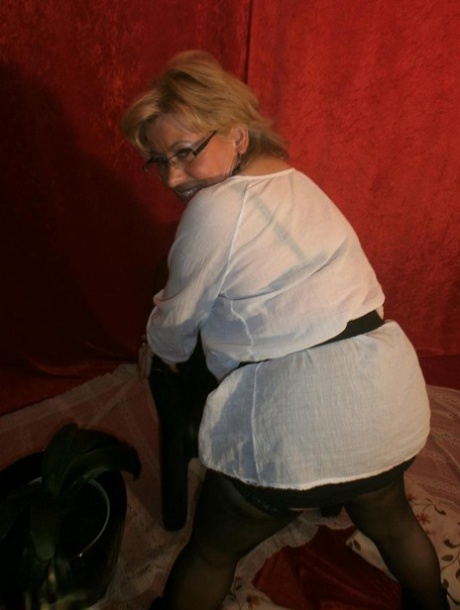 curvy onlyfan naked image