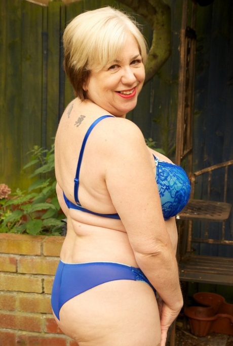she is very fat and very good sucker sexy naked picture