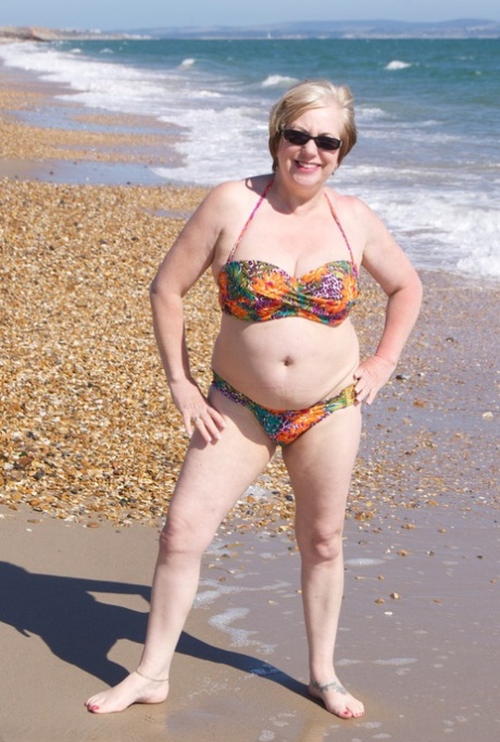 plump lesbian strapon pornos images