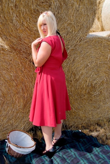 curvy romanian art nude pic
