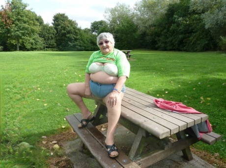 curvy slim waist hot photos