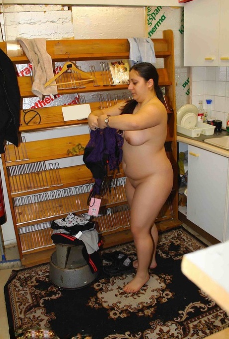 thick hourglass girl hot nude image