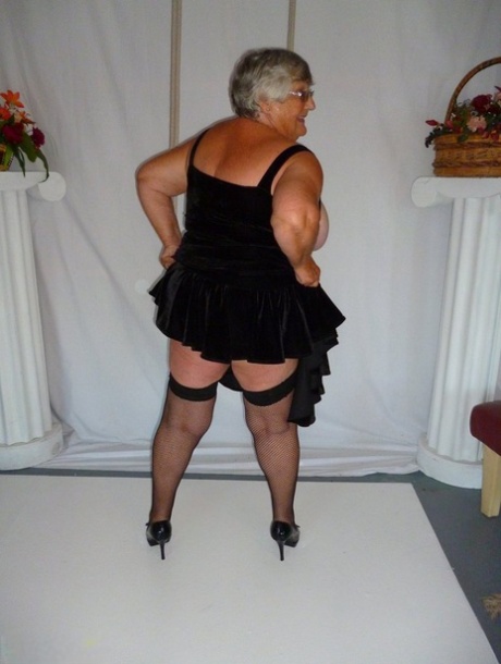 thick israeli free nude gallery