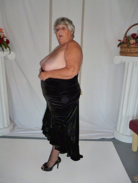 thick punk girl naked photos