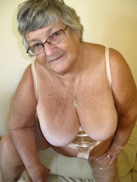 fat stuff free nude picture