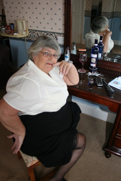 bbw granny pissing sexy nude images