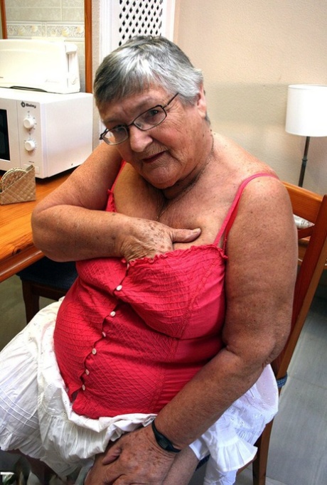 fat lesbians makeout porn pics