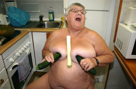 fat asian solo hot nude picture