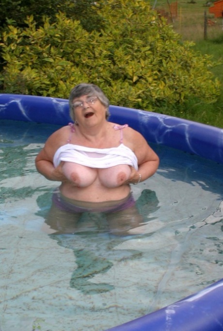 enormous ssbbw redhead whore gets eaten and fucked naked photos