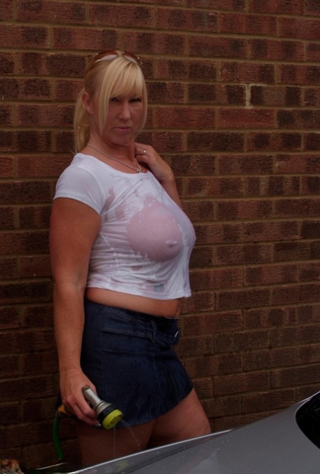 perfect body cameltoe teen big ass big natural tits hot naked photo